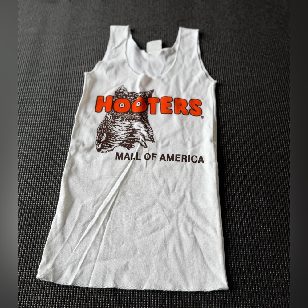 Hooters Mall Of‎ America White Tank with Orange Logo Szs XS & S